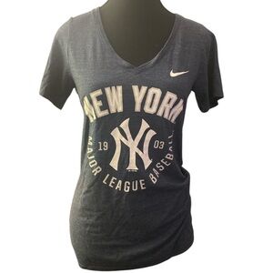 Nike Women's Navy New York Graphic Tee S EUC